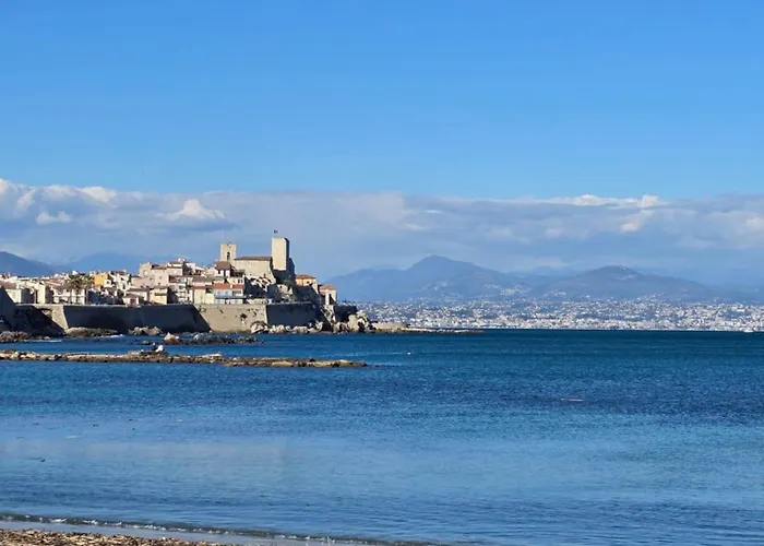Devant La * Antibes